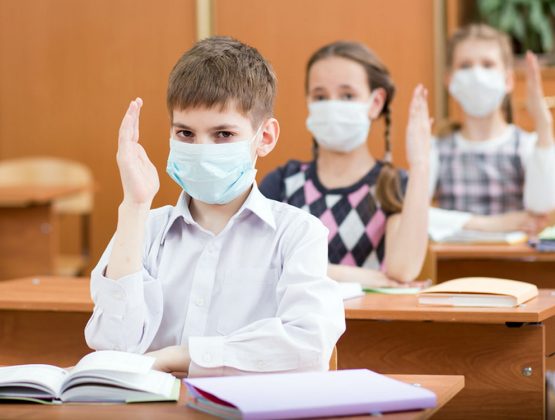 С понедельника, учащиеся начальных классов не будут носить маски на уроках