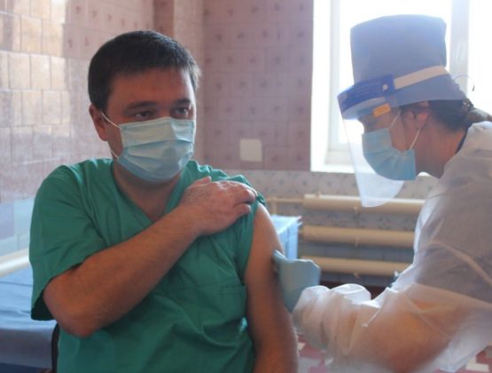 Сегодня в Кагуле началась кампания по вакцинации врачей против COVID-19