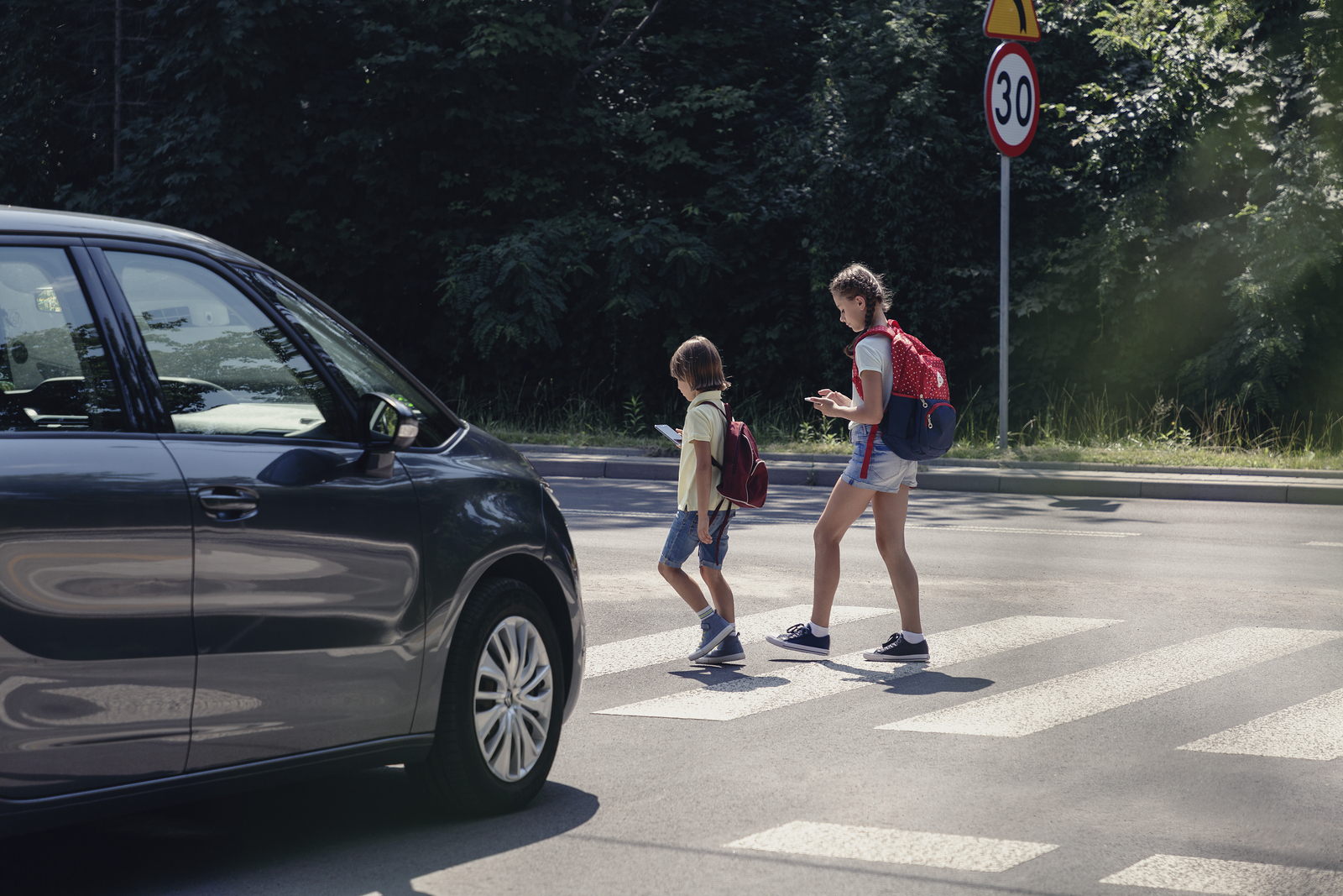 Дтп дети на дороге. Дети пешеходы. Пешеход и автомобиль. ДТП С участием детей пешеходов. Пешеходный переход для детей.