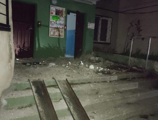 «Чудом остались живы». Бетонная плита упала с 16-го этажа жилого дома в Кишиневе