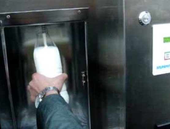 В Кантемире появился автомат по продаже свежего молока: как он работает и сколько стоит продукция